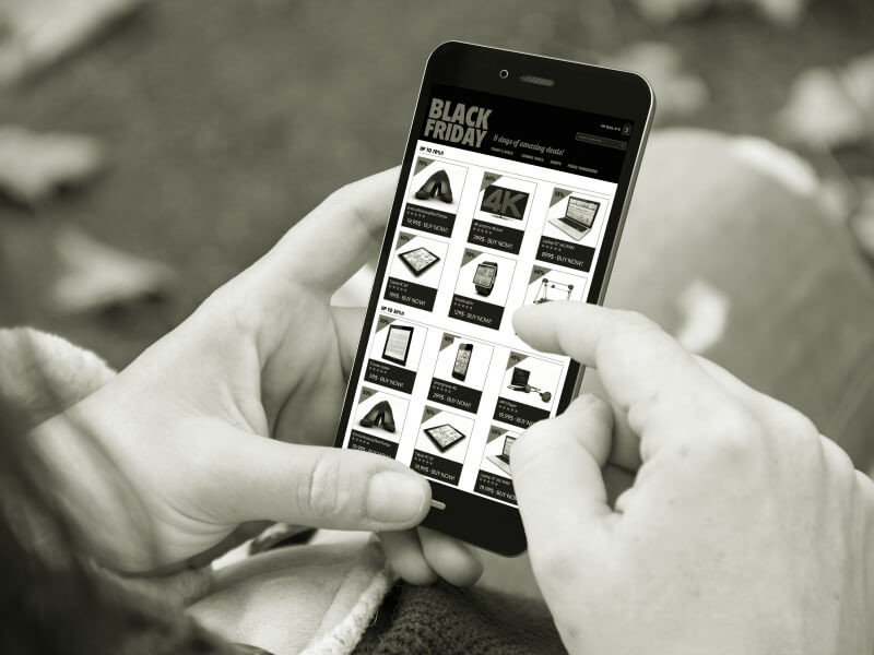 using smartphone makes online purchases
